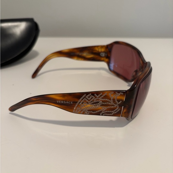 Versace Tortoise Shell Pattern Sunglasses - Picture 3 of 12
